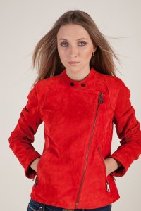 Красная замшевая куртка. Цена 4040 грн