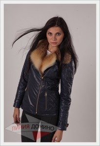 Кожаная темно-синяя женская куртка с воротником из меха лисы. Цена 5470 грн