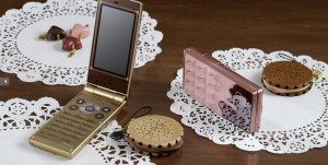 Компания Sharp представила гламурный шоколадный телефон SH-04B