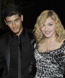 Мадонна с красавцем бойфрендом