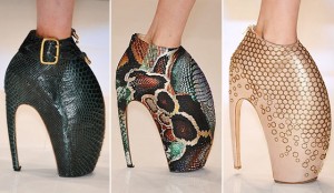 Дизайнерская обувь мешает моделям выходить на подиум
