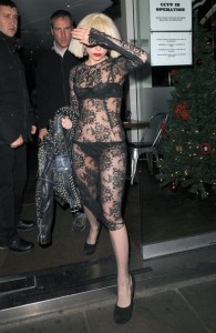 Эпатажная Леди Гага в нижнем белье