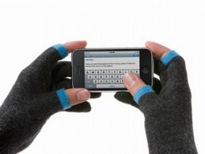 Перчатки с вырезами для владельцев сенсорных телефонов