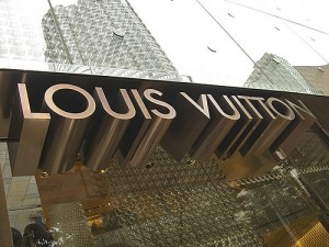 Louis Vuitton подает в суд на eBay