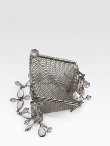 Серебряная сумка от «Prada»
