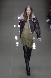 Милитари тематика Burberry на лондонской неделе моды
