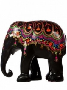 Модные дизайнеры спасли слонов