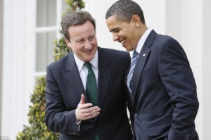 Дэвид Кэмерон вручил президенту США…резиновые сапоги! 