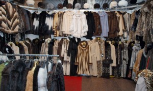 шубы, меховые пальто и куртки на выставке