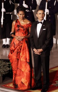На приеме, посвященном китайскому президенту Мишель Обама надела Alexander McQueen
