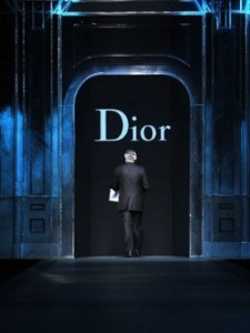 Модный бренд «Dior» по-прежнему остается без креативного директора