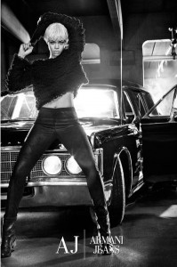 Появилось первое фото Рианны для рекламы Armani Jeans