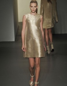 Золотое мини – новый дресс-код. Calvin Klein