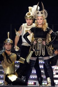 Мадонна на Super Bowl выступила в костюмах от Givenchy 