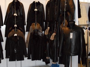 Зимние мужские куртки с меховой подкладкой на выставке в Киеве