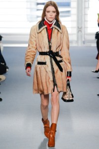 Меховое пальто от Louis Vuitton