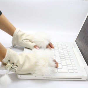 Самые модные аксессуары 2010 года. Меховые перчатки Thanko