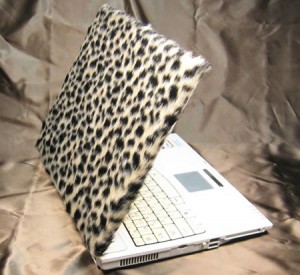 Ноутбук обшитый леопардовым мехом