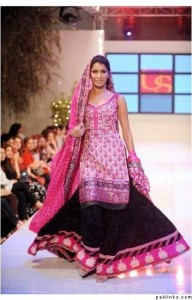 Нескромные наряды на модной неделе в Пакистане Umar Sayeed