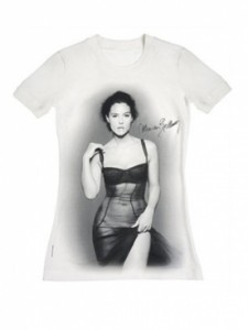 Моника Белуччи на футболках Dolce & Gabbana
