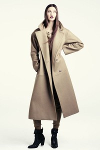 Карли Клосс в лукбуке H&M