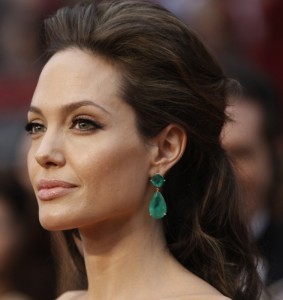 Анджелина Джоли создала коллекцию ювелирных изделий для благотворительности
