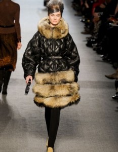 Меховая юбка - образ Снежной Королевы стал одним из трендов зимы 2011-2012. Jean Paul Gaultier