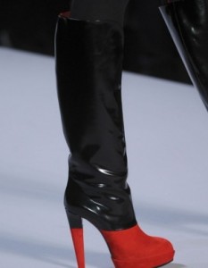 Классическая обувь возвращается в моду. Сапоги осень-зима 2011-2012. Viktor Rolf