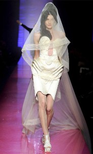 Множество невест и все от haute couture. Jean Paul Gaultier
