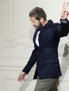 Модный дом Yves Saint Laurent покинул креативный директор