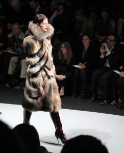 Неделя моды в столице Франции: коллекция осень-зима периода 2012-2013 годов от бренда Viktor & Rolf