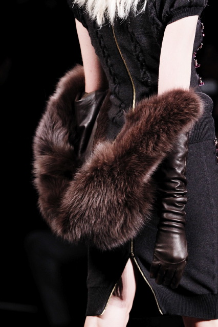 Nina Ricci осень 2012 - зима 2013, пушистая меховая накидка