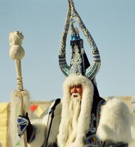 шикарные меховые костюмы местных Дедом Морозов