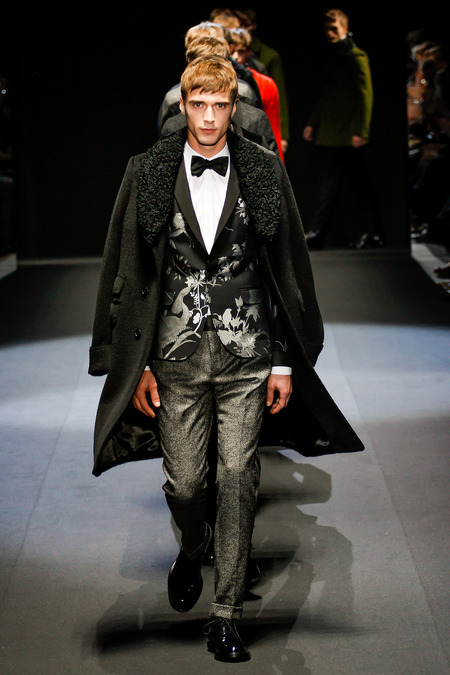 Gucci осень 2013, мужское пальто Гучи и стильный костюм с принтами