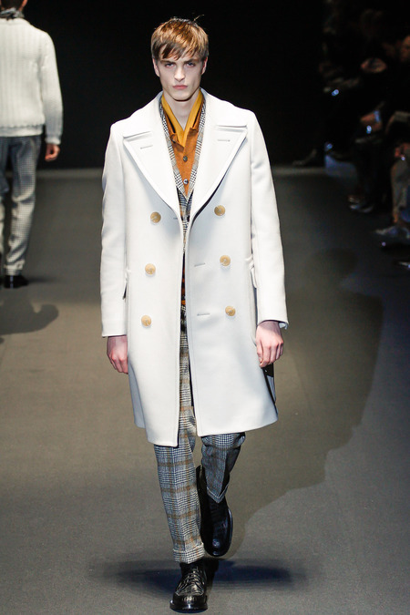 Gucci осень 2013, мужская одежда. белое пальто Gucci