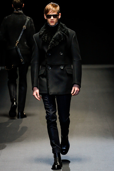 Gucci осень 2013, черное мужское пальто Гучи