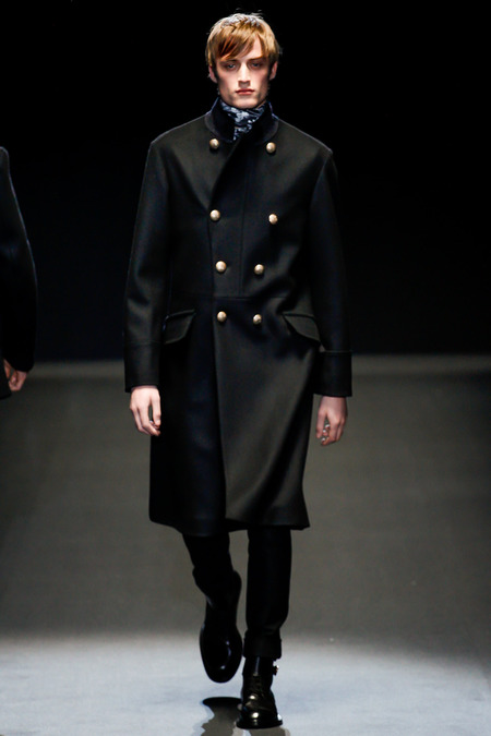 Gucci осень 2013, черное мужское пальто Гучи