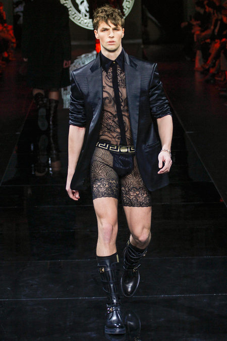 пиджак и трусы по версии Versace станет неотъемлемым атрибутом современного мужчины