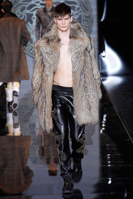 Paris Fashion Week осень 2013, мужская меховая мода. Versace осень 2013 , мужская шуба
