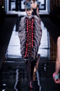 меховое пальто Fendi фантастической расцветки