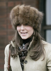 Кейт Миддлтон в меховой шапке выглядит как рядовой советский бухгалтер