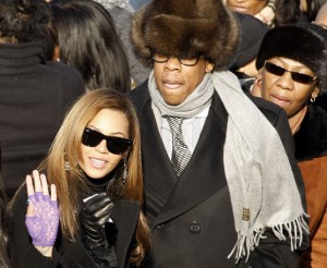 Jay Z с супругой в меховой шапке а-ля советский чиновник