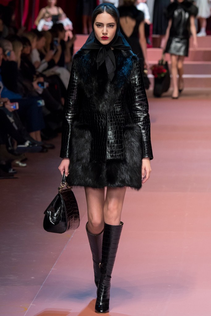 черная кожаная куртка-шуба от Dolce & Gabbana