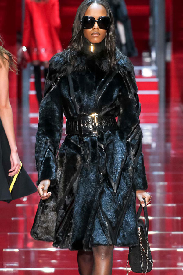 Меховая коллекция Versace на модном шоу в Милане Fall 2015 Ready-to-Wear