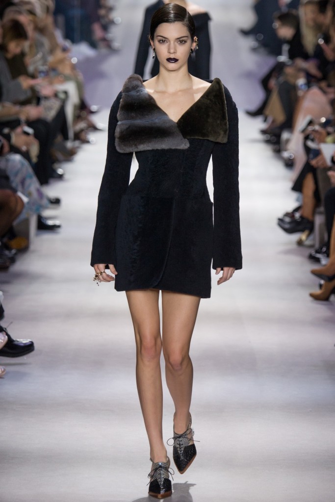 Осенние шубы 2016 и пальто от Christian Dior приведут вас к ... лору