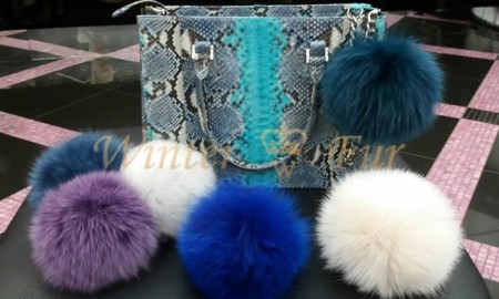 Цветные меховые помпоны на сумки и детские шапки от Winter Fur