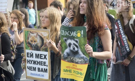 2 октября в Киеве прошел марш против использования натурального меха