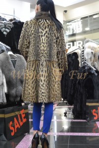 Меховое пальто из рысевидной кошки липпи с воротников из соболя