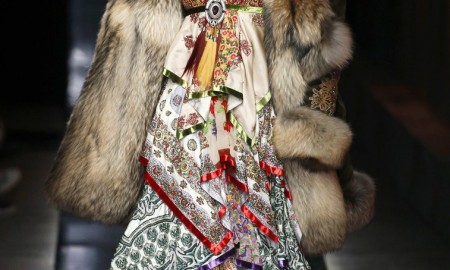Объемная шуба Кендалл Дженнер из шоу DSquared2 на Milano Fashion Week вызвала критику противников натурального меха