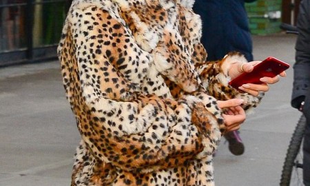 Популярная американская фотомодель Жасмин Сандерс выбирает леопардовые шубы